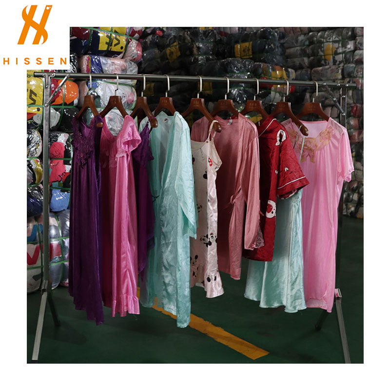 Pijamas de seda usados ​​roupas de segunda mão na China