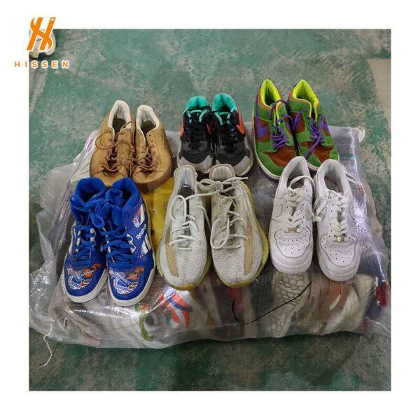 Men international braned sneaker