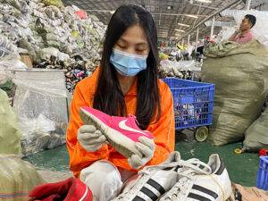 Used branded shoes