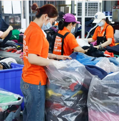Inspection used clothes bales Before Packaging