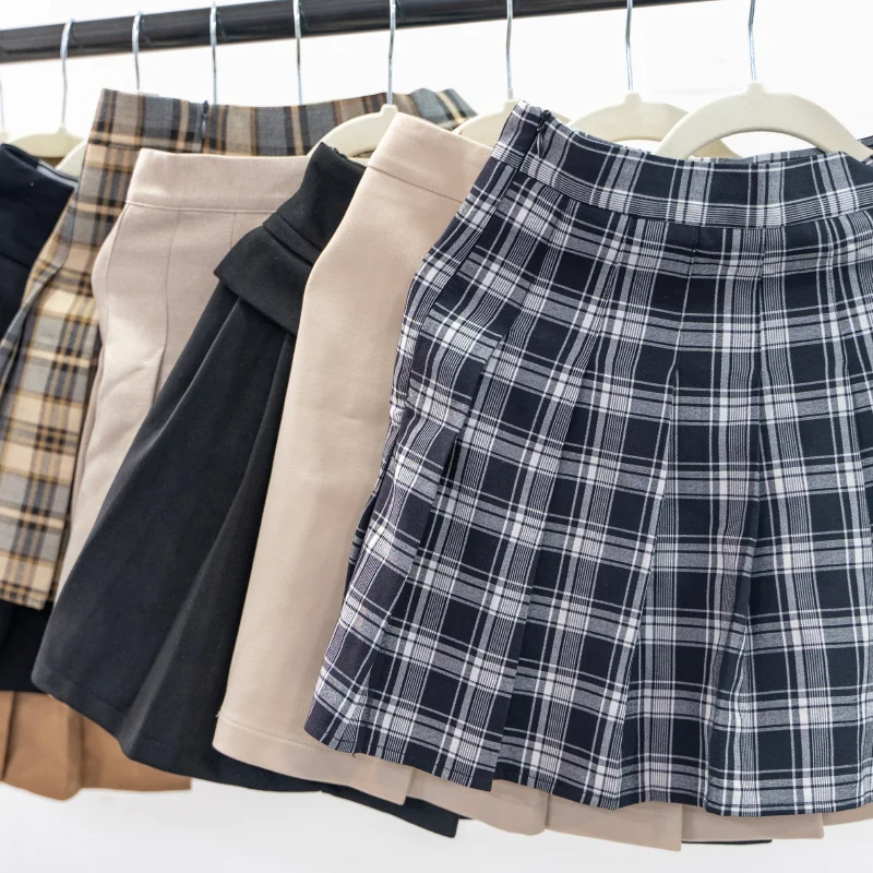 lady used mini skirt