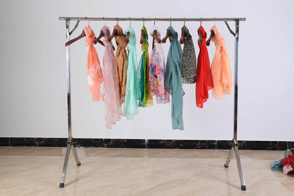 Scarves and accessories from used clothing distributors for export