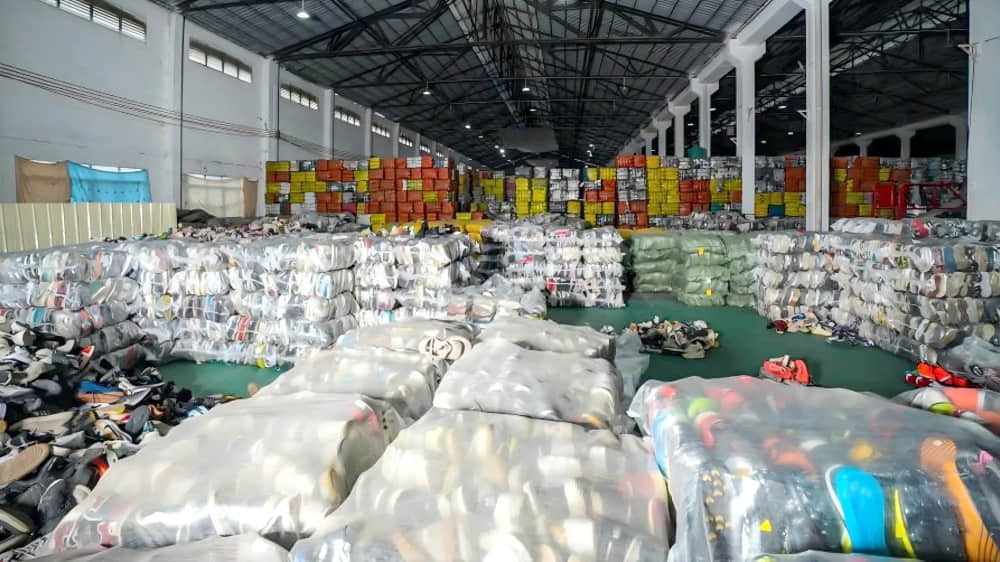 3,000 Tons Inventory used shoes