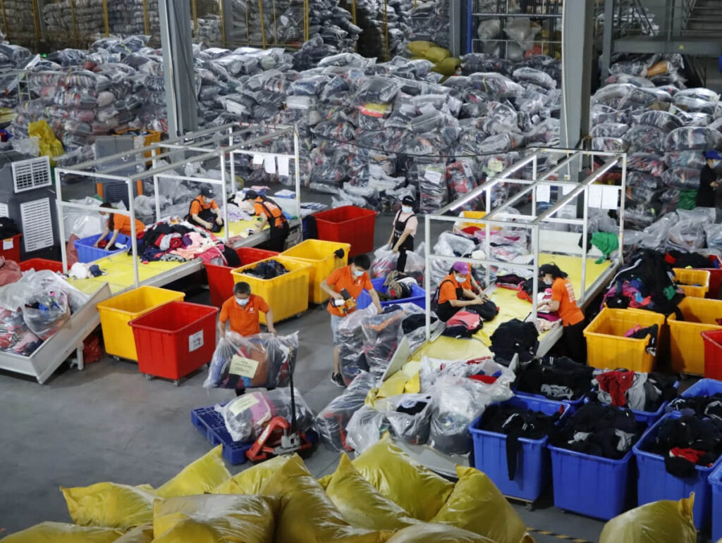 hissen sorting line of used clothes