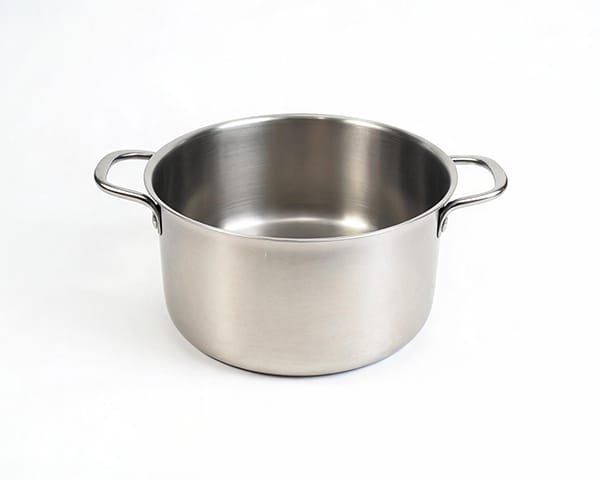 We reject cookware with missing lids - cookware set completeness