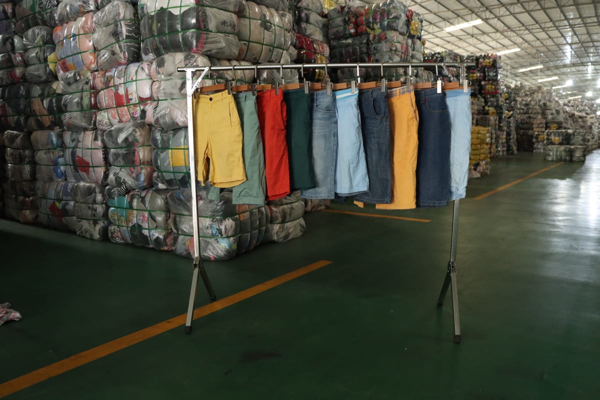 Men pants bales from country-specific wholesale suppliers — UK, Canada, Malaysia