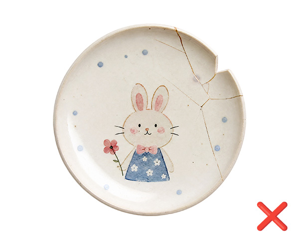 We reject cracked plastic kitchen utensils - quality control