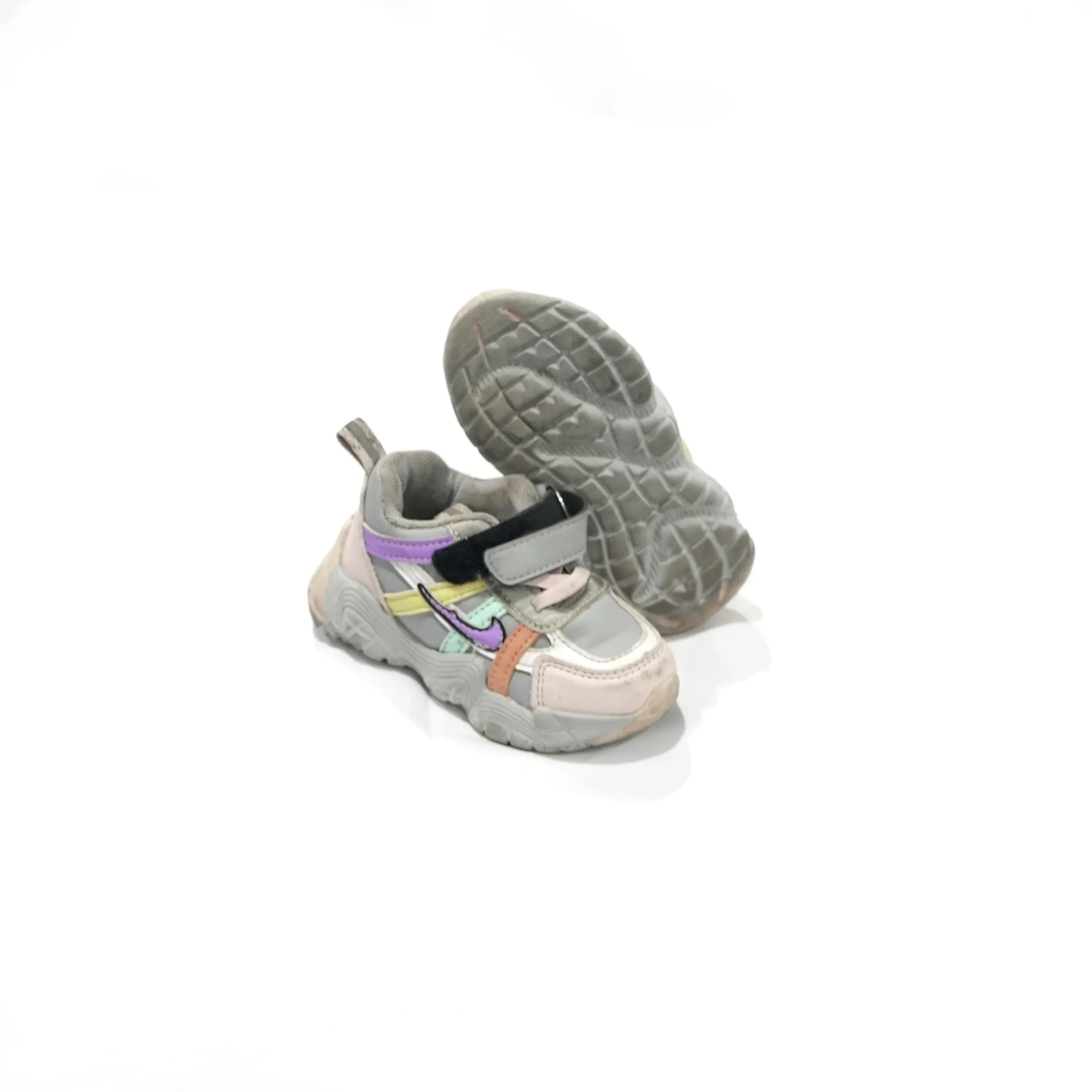 Children footwear bales — a growing segment in the consolidating used shoes wholesale market