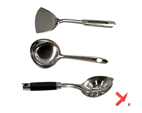 We reject damaged mixed kitchenware items - quality check