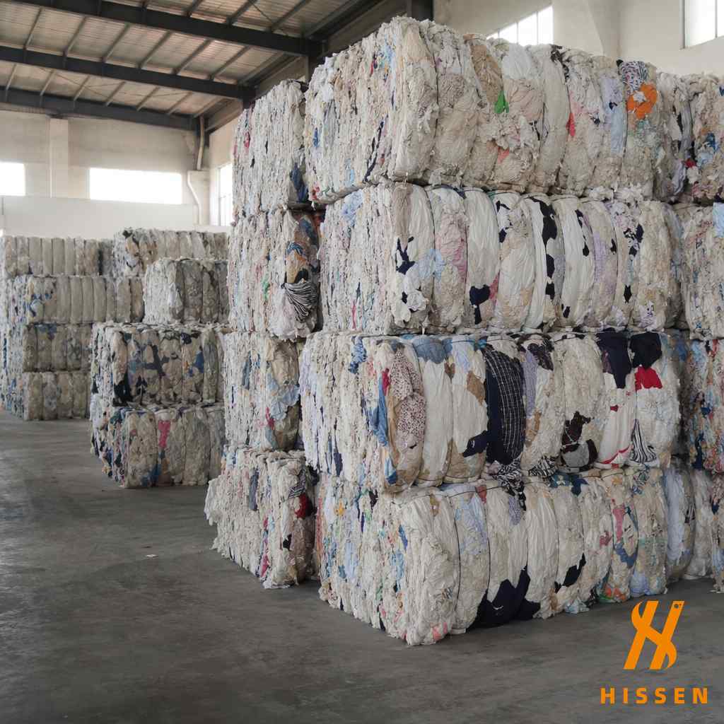Compressed bales of mixed cotton rags for industrial export